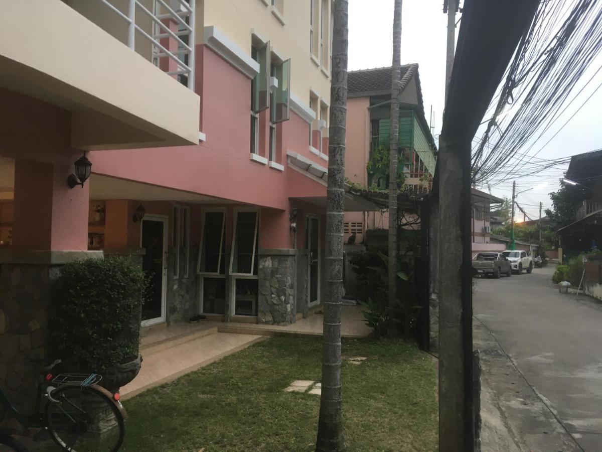 Triple Palms House Hotel Chiang Mai Bagian luar foto
