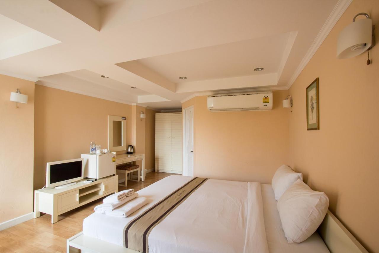 Triple Palms House Hotel Chiang Mai Bagian luar foto