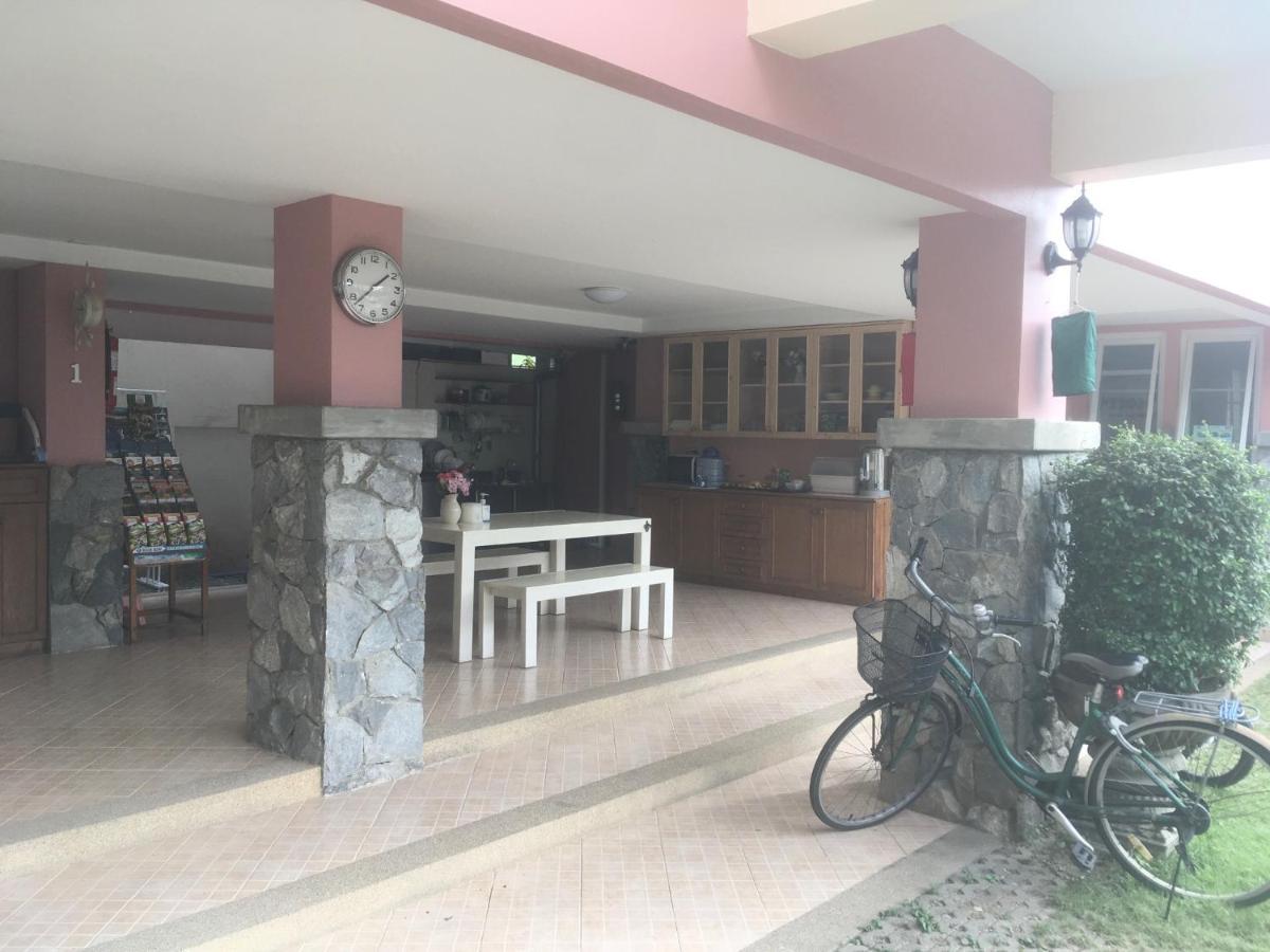 Triple Palms House Hotel Chiang Mai Bagian luar foto