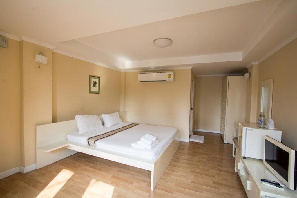 Triple Palms House Hotel Chiang Mai Bagian luar foto