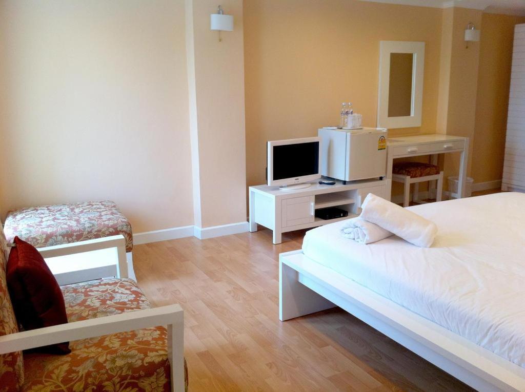 Triple Palms House Hotel Chiang Mai Bagian luar foto
