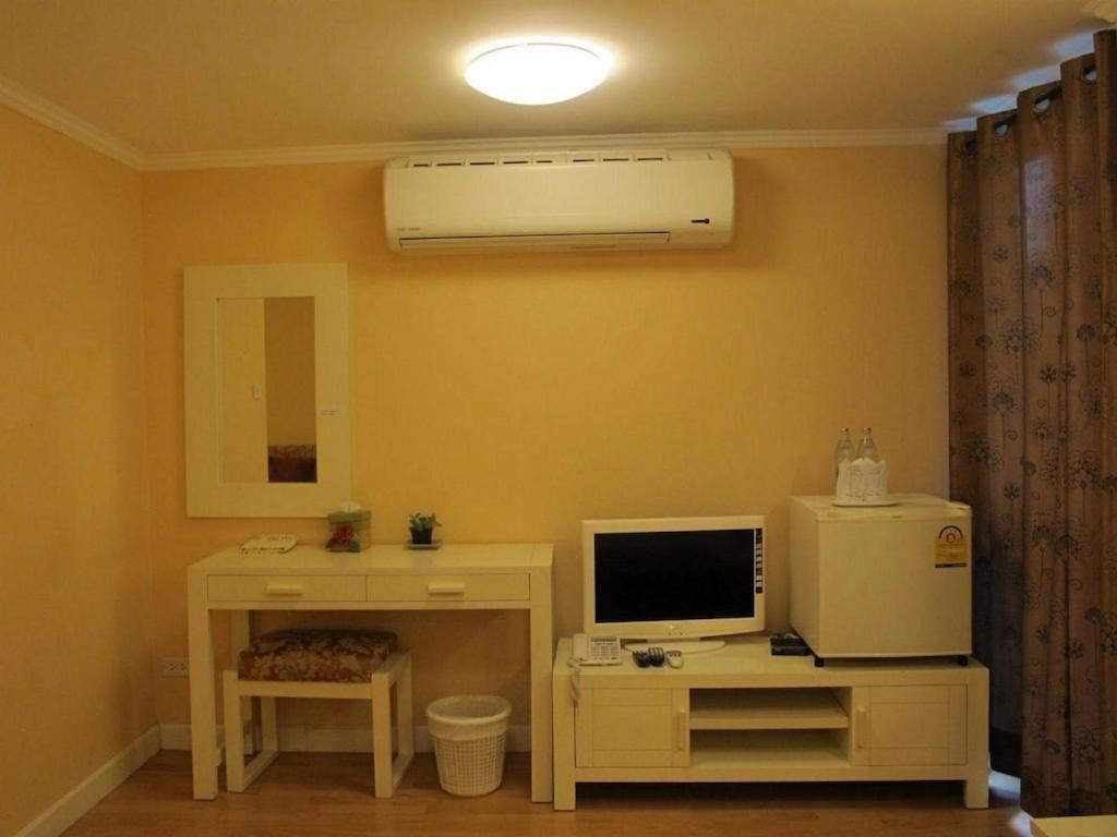 Triple Palms House Hotel Chiang Mai Bagian luar foto