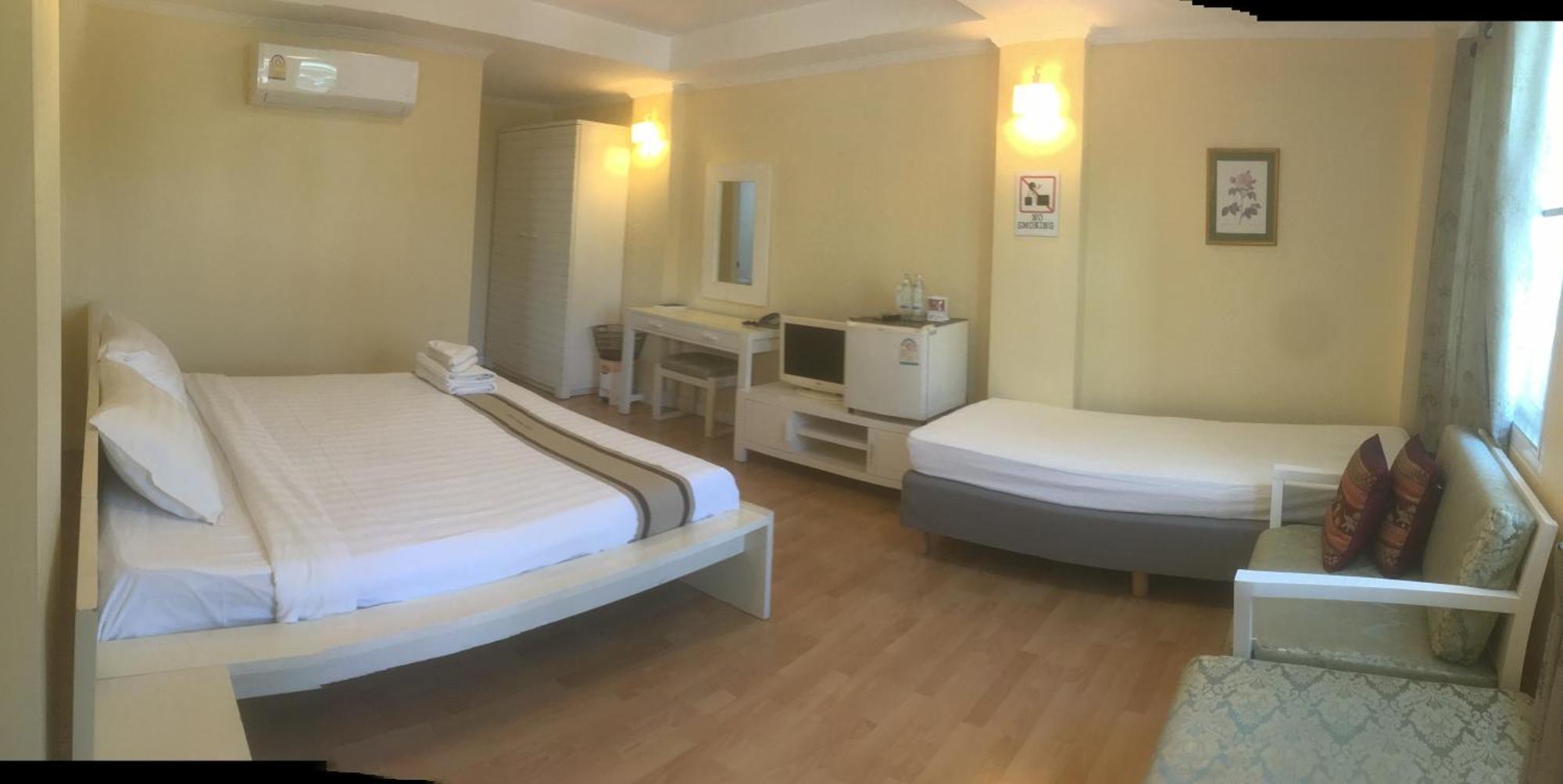 Triple Palms House Hotel Chiang Mai Bagian luar foto